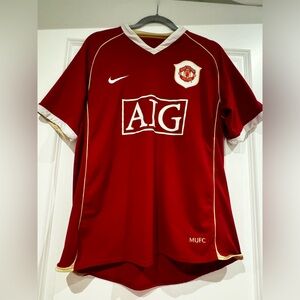 Manchester United AIG Jersey Size Small - Nike